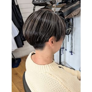 ショートカット×白髪ぼかしハイライト - きいろいさんかくの美容室 Kanshall【カンシャル】【キイロイサンカクノビヨウシツ カンシャル】掲載中