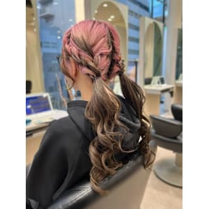 編み込みヘアアレンジ/ハイトーンカラー - TAYA 天神店【タヤ テンジンテン】掲載中