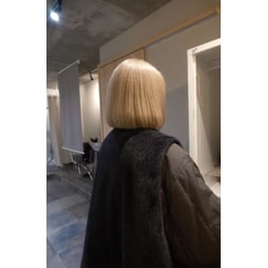 ハイトーンボブ/髪質改善/ぷつっとボブ/大人ボブ/20代 - NEED by SCALE【ニードバイスケール】掲載中