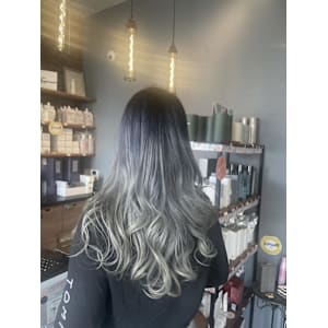 グラデーションカラー - 半個室型美容室 Sourire 九産大前店【ハンコシツガタビヨウシツ スーリール キュウサンダイマエテン】掲載中