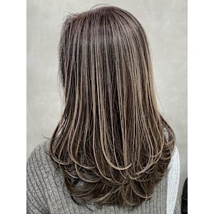 銀座白髪ぼかしハイライトバレイヤージュブリーチグレージュ白髪 - Charm by KENJE【シャルム　バイ　ケンジ】掲載中