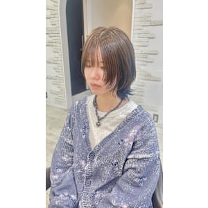 20代抜け感ウルフレイヤーインナーカラー - CREA【クレア】掲載中