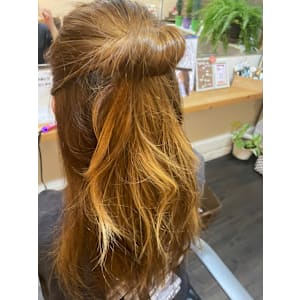 ブリーチカラー - 美容室creek【ビヨウシツクリーク】掲載中