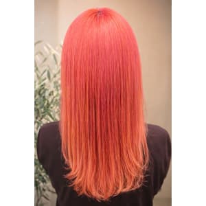 ダブルカラーのビビットピンクカラー　ブリーチ×カラーバター - SALON MOGO IKEBUKURO【サロンモゴイケブクロ】掲載中