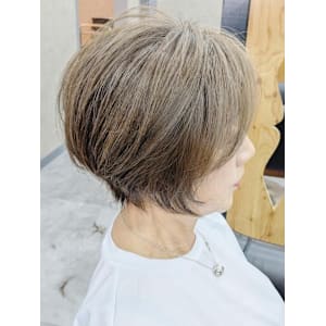 白髪ぼかしカラー/脱白髪染め/髪質改善/くびれショート
