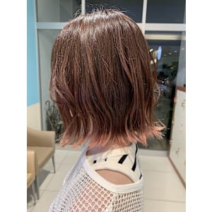 裾カラー×ボブ