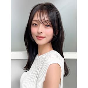 黒髪でも可愛いシースルーバングとナチュラルレイヤーカット！
