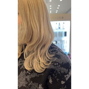 ホワイトカラー - K&K  ブリーチ/ダブルカラー/プルエクステ/縮毛矯正/髪質改善【ケイアンドケイ  ブリーチ ダブルカラー プルエクステ シュクモウキョウセイ カミシツカイゼン】掲載中