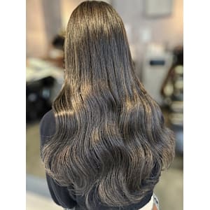 《巴結生》オリーブグレージュ/グレージュ/大宮 - elu by lovis【エル バイ ラビス】掲載中