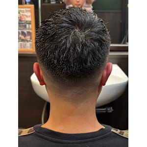 ミドルスキンフェード - ヒロ銀座バーバーショップ大阪本店【ヒロギンザ バーバーショップオオサカホンテン】掲載中