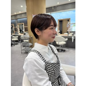 キュッとまとまる♪コンパクトショート×ベージュカラー