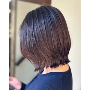 外ハネくびれミディアム