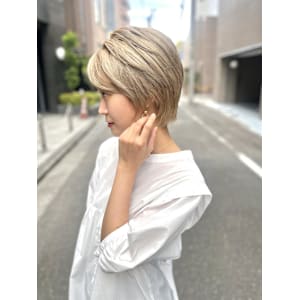 透明感ミルキーベージュ×縦長すっきりト大人ショートレイヤー - hair lounge TRiP【ヘアーラウンジトリップ】掲載中