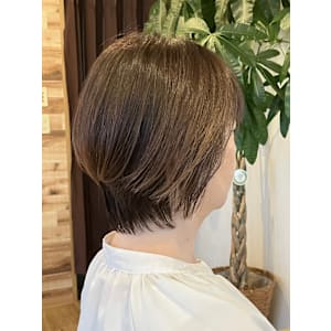 ショートボブ。えりあしに若干の生えグセがある方にもオススメ。 - Hygge Coroico【ヒュッゲ コロイコ】掲載中