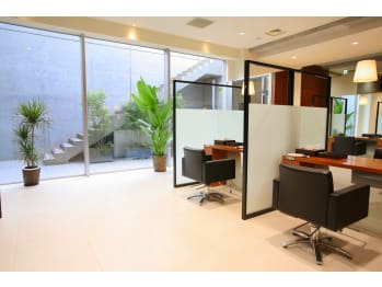 mazele HAIR 南青山・表参道店【マゼルヘアミナミアオヤマ オモテサンドウテン】(東京都港区南青山／美容室)
