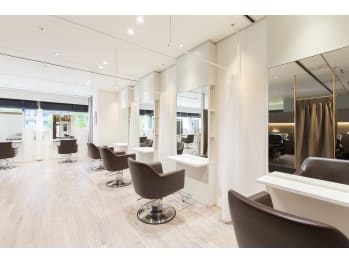 AVANCE. CROSS mel c 西梅田店(大阪府大阪市北区)