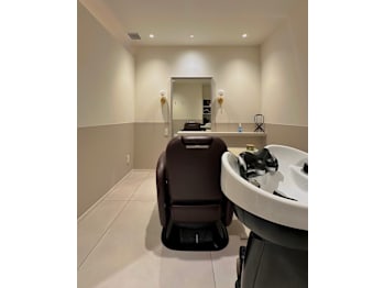 個室美容室 IRISALI【イリサーリ】(東京都新宿区)