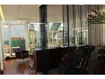 jiji by WORTH WHILE 【ジジ バイ ワースホワイル】【ジジ バイ ワースホワイル】(東京都渋谷区／美容室)