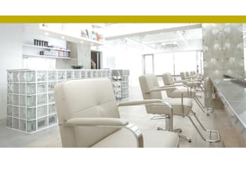 Dijon 髪質改善×縮毛矯正×りんご幹細胞トリートメント 自由ヶ丘【ディジョン カミシツカイゼン シュクモウキョウセイ リンゴカンサイボウトリートメント ジユウガオカ】(東京都目黒区／美容室)