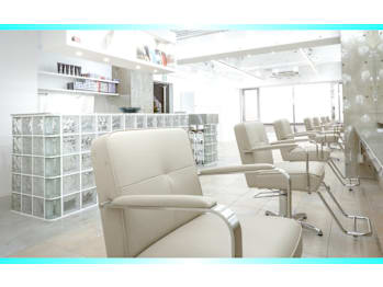 Dijon 髪質改善×縮毛矯正×りんご幹細胞トリートメント 自由ヶ丘【ディジョン カミシツカイゼン シュクモウキョウセイ リンゴカンサイボウトリートメント ジユウガオカ】(東京都目黒区／美容室)