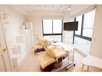 Nail Salon Blanl'or 三軒茶屋店【ネイルサロン ブランロール】(東京都世田谷区)