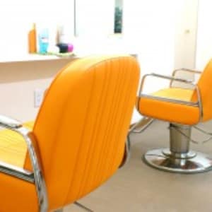美容院　椅子　オレンジ色 Amazon｜ヘアカットサロンチェア美容院理髪店用美容スタイリングチェア