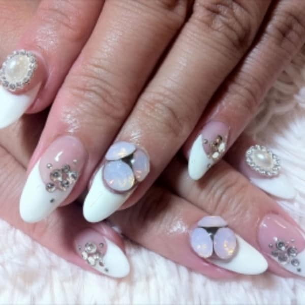 Vカットストーン×フレンチnail|7℃