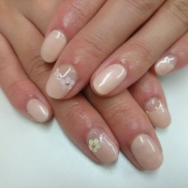 オフィスもok☆お花で上品ネイル