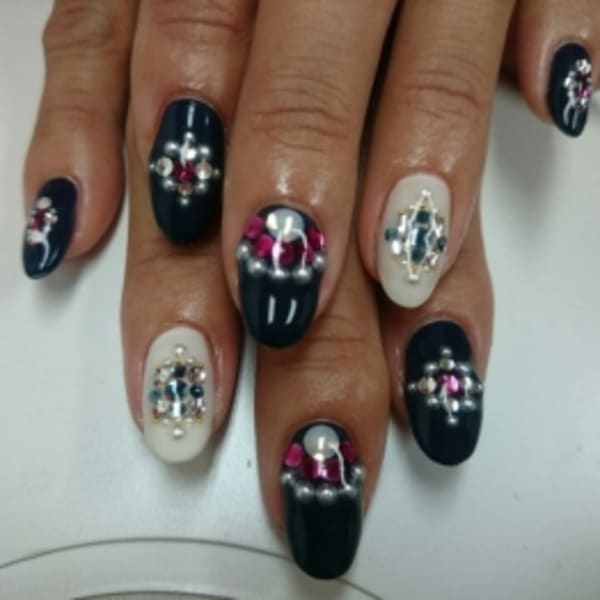 ビジューたっぷりパーティーネイル☆