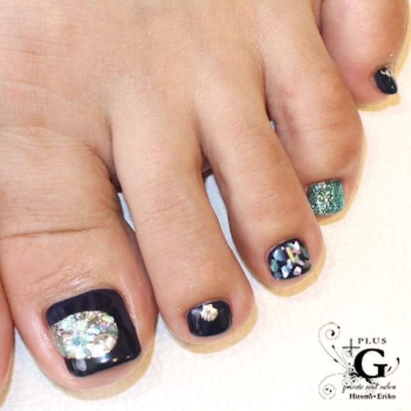 ネイビーで艶フット