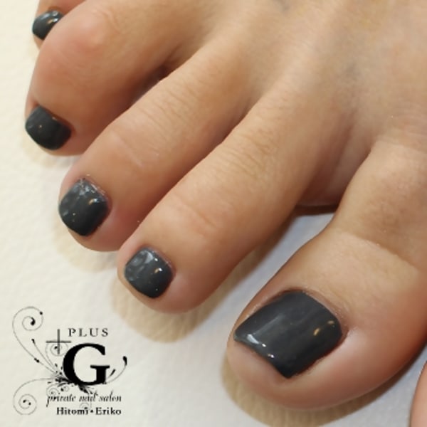 チャコールグレーフット