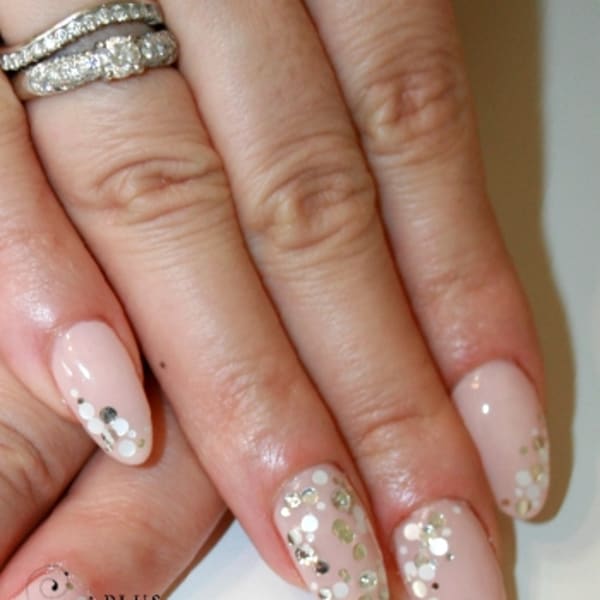 エレガントなスカルプネイル