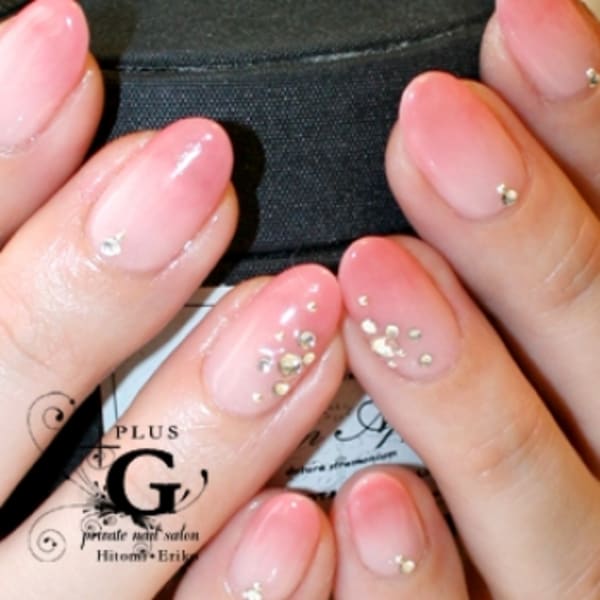 上品ピンクグラデーションネイル