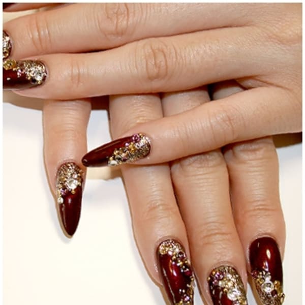 ボルドーベースにゴージャスライン