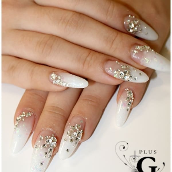 白グラデーションでラグジュアリーに