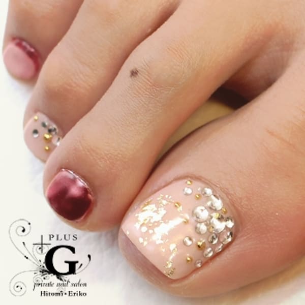 エレガントなメタリック&ビジューフット