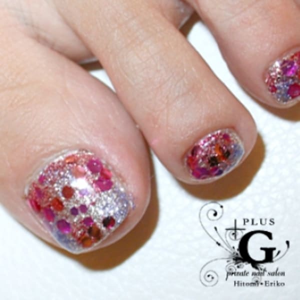 ピンクスパンコールでちょっと大人なキラキラ春フット