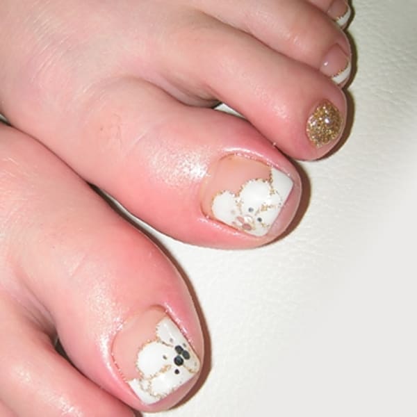 ホワイトフット?フラワーフレンチのエレガントフット