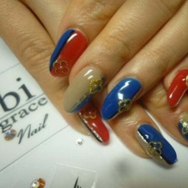 bi.grace nail