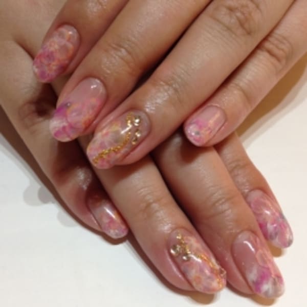 女子力UP!!華やかなフラワーネイル