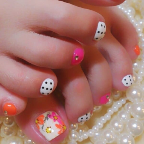 ☆Footジェル☆フラワーアート×ドット☆|Nailsalon Ｃｈｅｒｉｓｈ