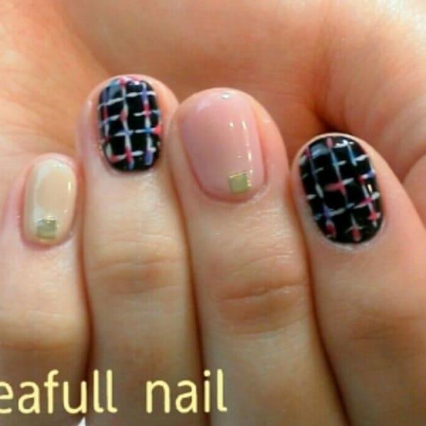 【ブラックのカラフルツイードネイル】
