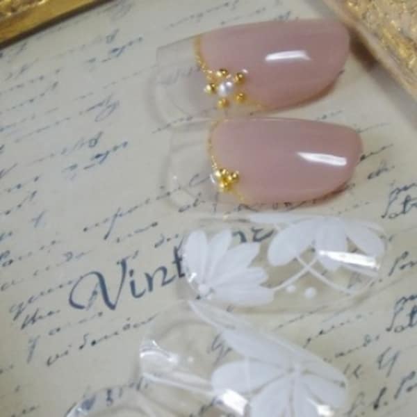 ピンクベージュカラー×お花アートネイル