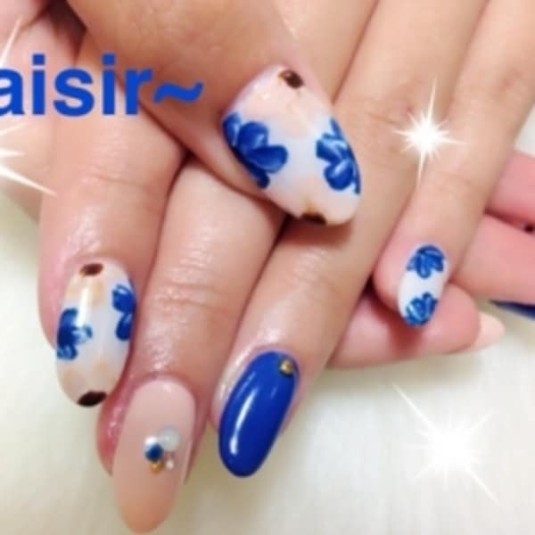 秋もお花が可愛いネイビーフラワー