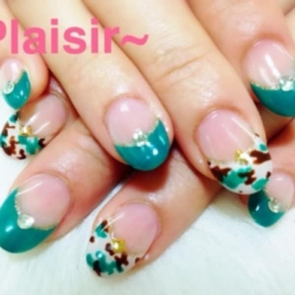 流行りのグリーン×迷彩