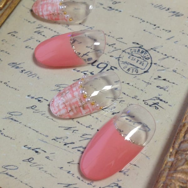 上品で大人可愛いツィードネイル