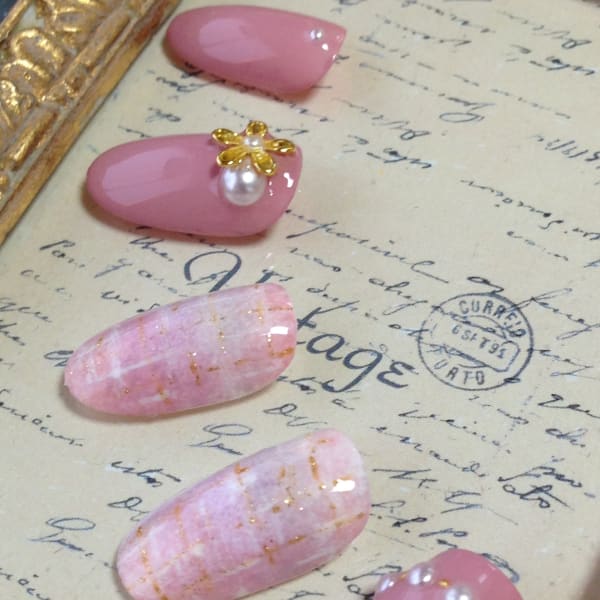 大人可愛いツィードチェックネイル