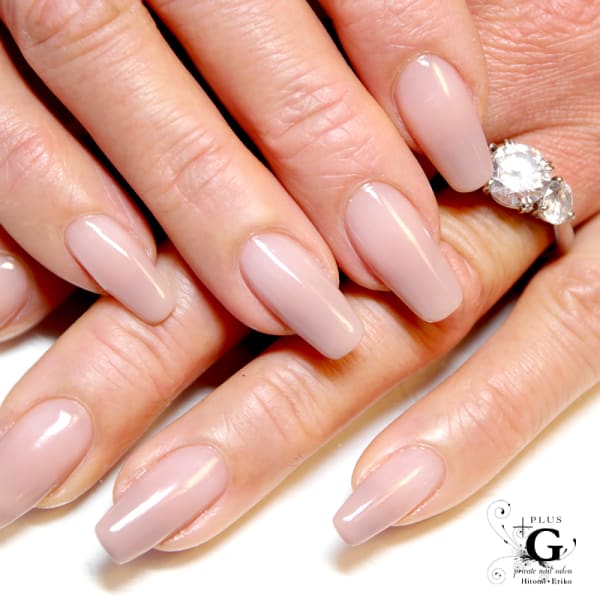 グレイッシュピンクのシルキーグラデーションネイル