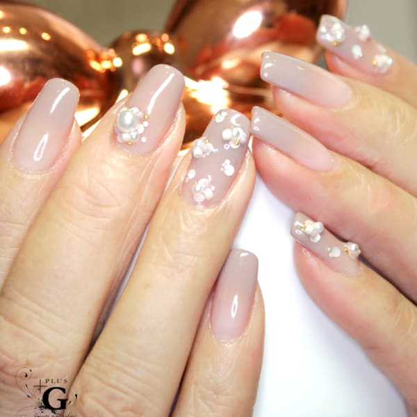 グレイッシュシルキーグラデとフェミニンフラワービジュー