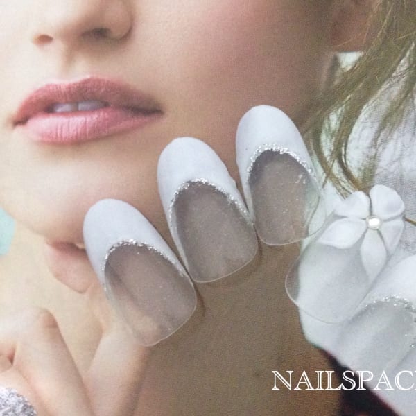 フラワー白フレンチ